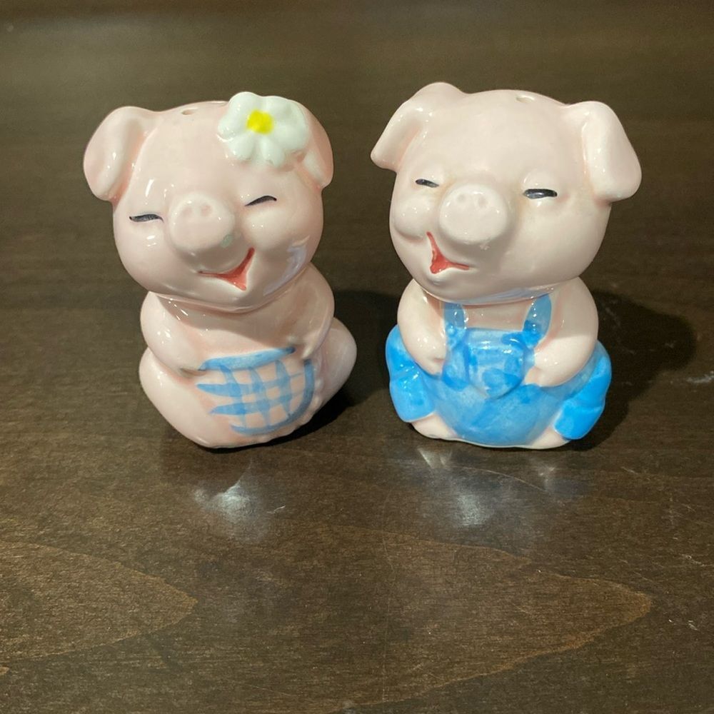 Vintage Hand painted Pig Piglet Salt & Pepper Shakers Set